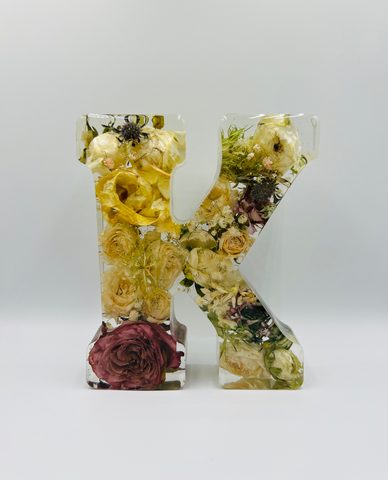 "K"-betű emlékőrző (16cm) KÉSZLETRŐL