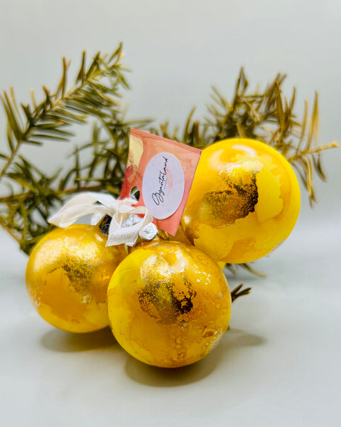 Karácsonyfadísz (gömbdísz)