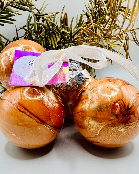 Karácsonyfadísz (gömbdísz)